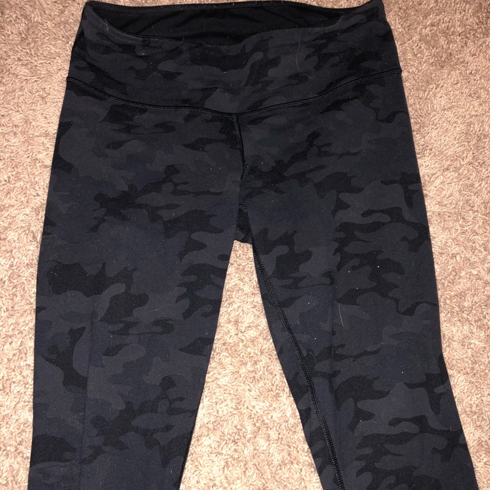 Black Camo Lululemon Wunder Under Size 4